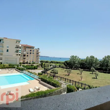 Vue Mer Les Pins Bleus *